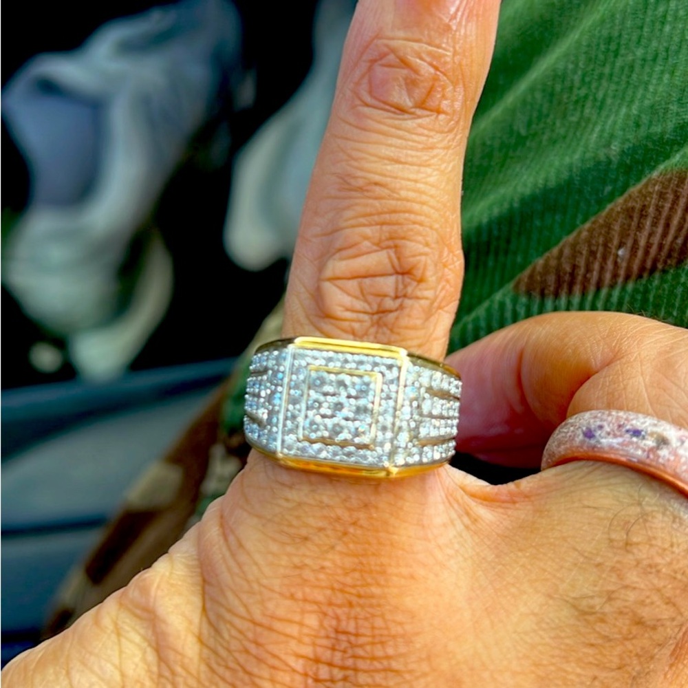 Men 10k Gold Diamond pinky ring